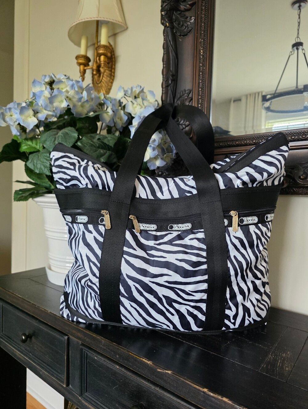 LeSportsac Black & White Zebra Print Large Travel Tote Bag 22x18x7 EUC